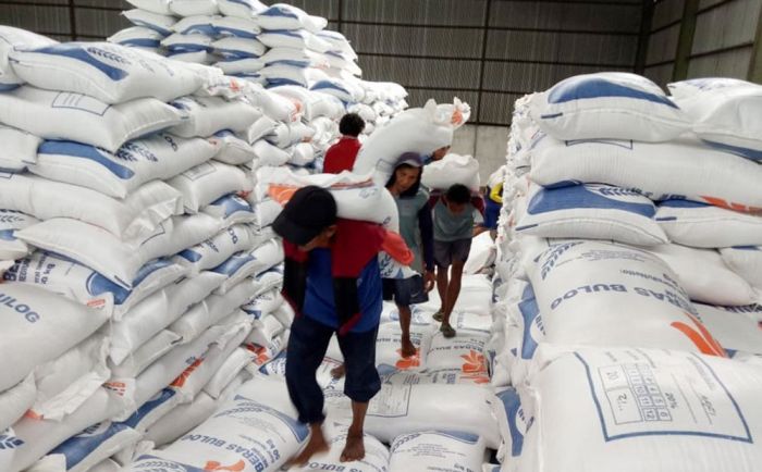 Kendalikan Harga dan Pasokan, Bulog Jember Distribusikan Belasan Ribu Ton Beras Lewat Program KPSH Kendalikan Harga dan Pasokan, Bulog Jember Distribusikan Belasan Ribu Ton Beras Lewat Program KPSH