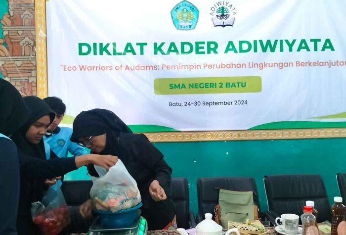 Kader Adiwiyata SMAN 2 Batu Dibekali Keterampilan Produksi Eco Enzyme Kader Adiwiyata SMAN 2 Batu Dibekali Keterampilan Produksi Eco Enzyme