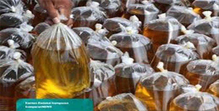 Pemkab Pamekasan Giatkan Operasi Pasar Minyak Goreng Pemkab Pamekasan Giatkan Operasi Pasar Minyak Goreng