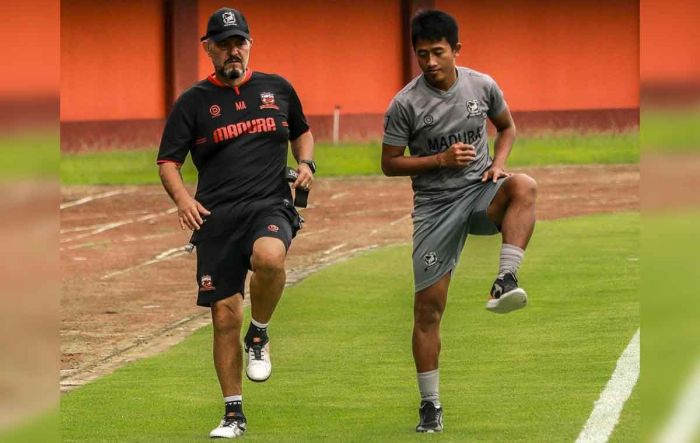 Madura United vs Persebaya, Pelatih Laskar Sappe Kerrab Mengaku Khawatir Madura United vs Persebaya, Pelatih Laskar Sappe Kerrab Mengaku Khawatir