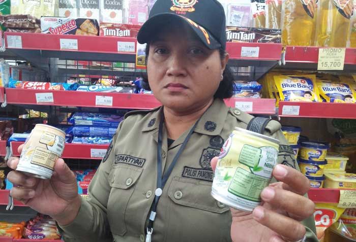 Petugas Gabungan di Blitar Temukan Makanan Kadaluarsa Saat Sidak Mamin