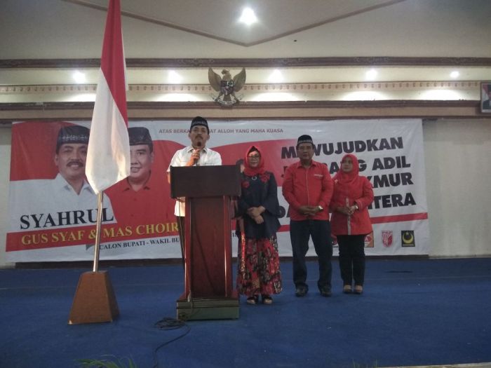 Dihadiri Ratusan Pendukungnya, Paslon Syahrul Gelar Deklarasi Sebelum Berangkat Daftar ke KPU Dihadiri Ratusan Pendukungnya, Paslon Syahrul Gelar Deklarasi Sebelum Berangkat Daftar ke KPU