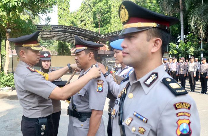 Kapolres Gresik Pimpin Sertijab Kapolsek Menganti Kapolres Gresik Pimpin Sertijab Kapolsek Menganti