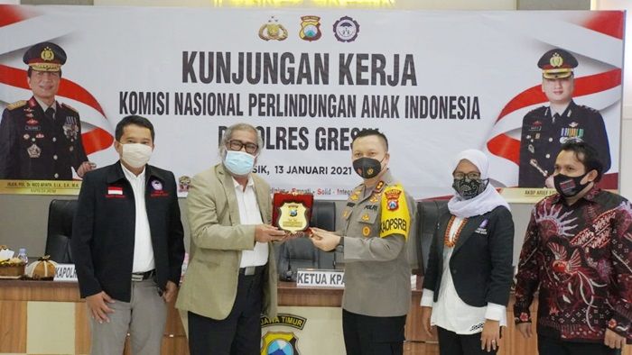 Respons Cepat Tangani 2 Kasus Anak, Kapolres Gresik Diganjar Penghargaan KPAI