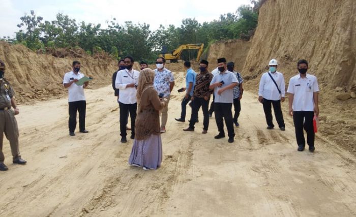 Sidak Dua Tambang Ilegal, Komisi II DPRD Tuban Hentikan Aktivitas Galian C Sidak Dua Tambang Ilegal, Komisi II DPRD Tuban Hentikan Aktivitas Galian C