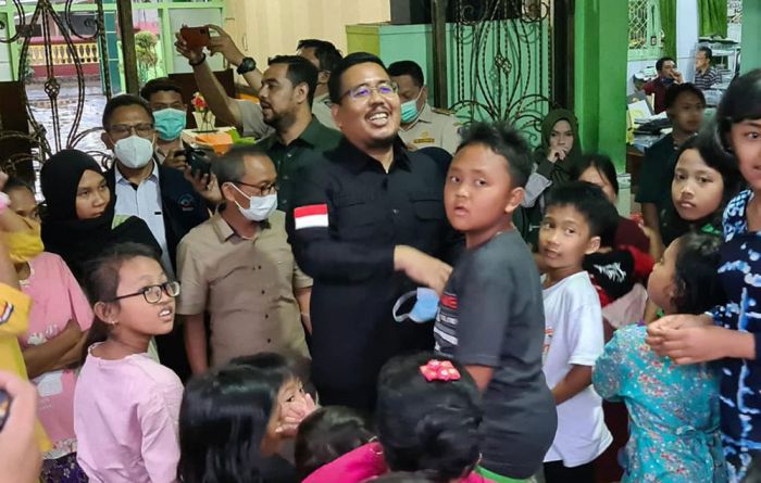 Kembali ke Lumajang, Anwar Sadad Hibur Anak Pengungsi Erupsi Semeru