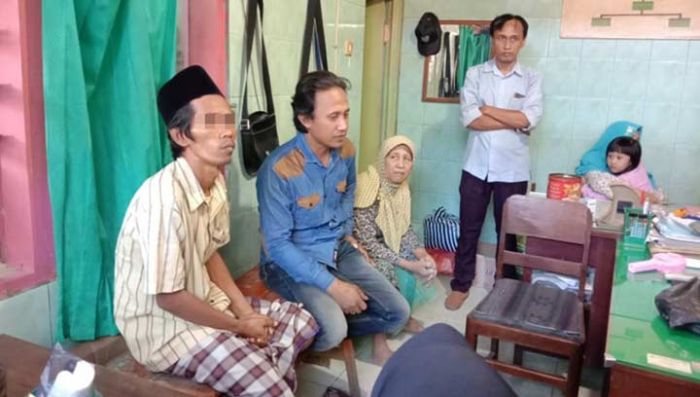 Diduga Mau Ambil Handphone di Pasar Kolpajung Pamekasan, Pria Asal Sampang Diamankan Polisi Diduga Mau Ambil Handphone di Pasar Kolpajung Pamekasan, Pria Asal Sampang Diamankan Polisi