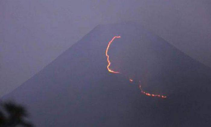 Api di Gunung Penanggungan Akhirnya Dipadamkan Api di Gunung Penanggungan Akhirnya Dipadamkan
