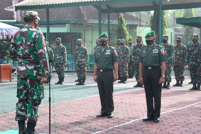 Dua Anggota Kodim 0805/Ngawi Memasuki Masa Persiapan Pensiun Dilepas Secara Militer Dua Anggota Kodim 0805/Ngawi Memasuki Masa Persiapan Pensiun Dilepas Secara Militer