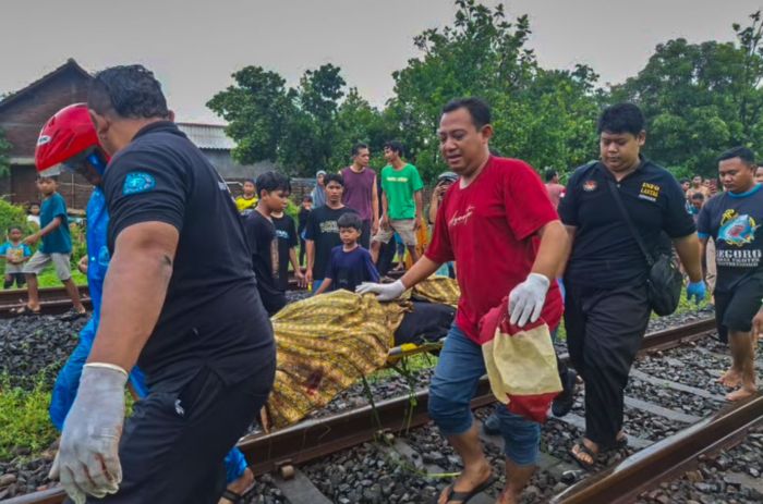 Mahasiswi Sidoarjo Tewas Usai Dihantam KA GBMS di Perlitasan Tanpa Palang Pintu Mahasiswi Sidoarjo Tewas Usai Dihantam KA GBMS di Perlitasan Tanpa Palang Pintu