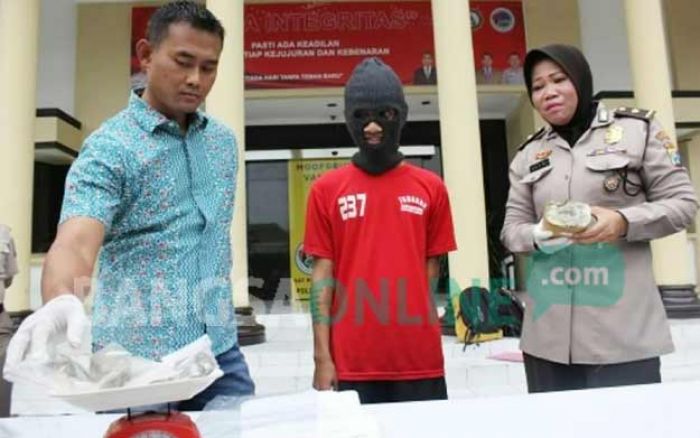 Bandar Ganja Asal Simo Gunung Dibekuk, Ngaku Dapat Pasokan dari Napi Lapas Lowokwaru Bandar Ganja Asal Simo Gunung Dibekuk, Ngaku Dapat Pasokan dari Napi Lapas Lowokwaru