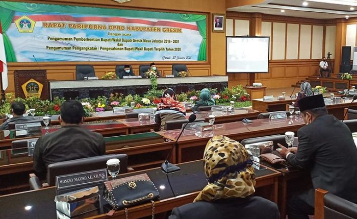 DPRD Gresik Gelar Paripurna Pengesahan Gus Yani-Bu Min Sebagai Bupati-Wabup Terpilih DPRD Gresik Gelar Paripurna Pengesahan Gus Yani-Bu Min Sebagai Bupati-Wabup Terpilih