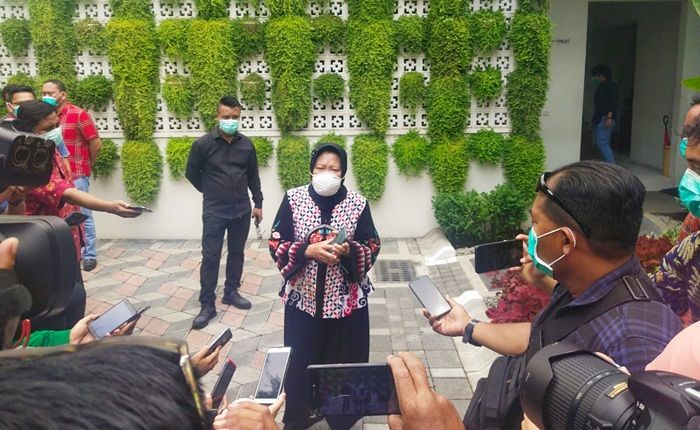 Risma Imbau Warga Surabaya Tak Bepergian ke Luar Kota