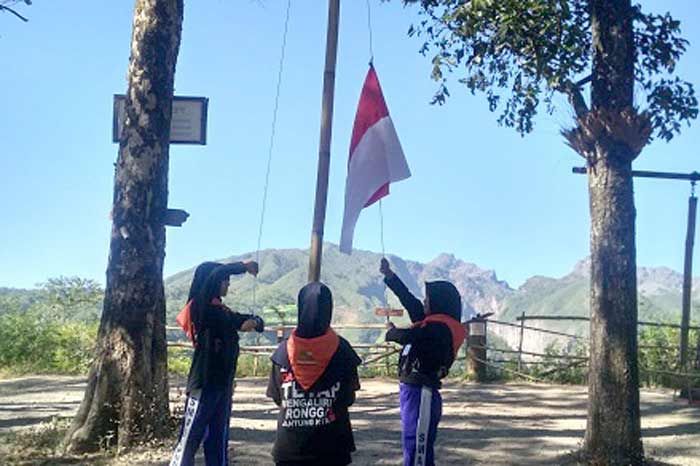 Paguyuban Lintas Generasi Gelar Upacara di Puncak Bukit Ongak Paguyuban Lintas Generasi Gelar Upacara di Puncak Bukit Ongak