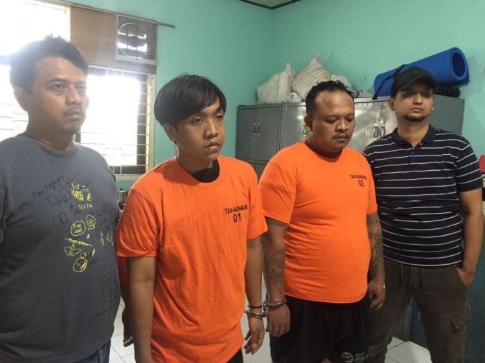 2 Pencuri HP Milik Driver Ojol di Surabaya Ditangkap, Ngaku 9 Kali Beraksi dengan TKP Berbeda 2 Pencuri HP Milik Driver Ojol di Surabaya Ditangkap, Ngaku 9 Kali Beraksi dengan TKP Berbeda