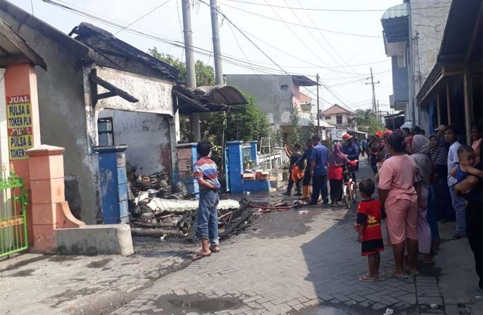 Kebakaran di Lemahputro Sidoarjo, Satu Rumah Hangus Terbakar Kebakaran di Lemahputro Sidoarjo, Satu Rumah Hangus Terbakar