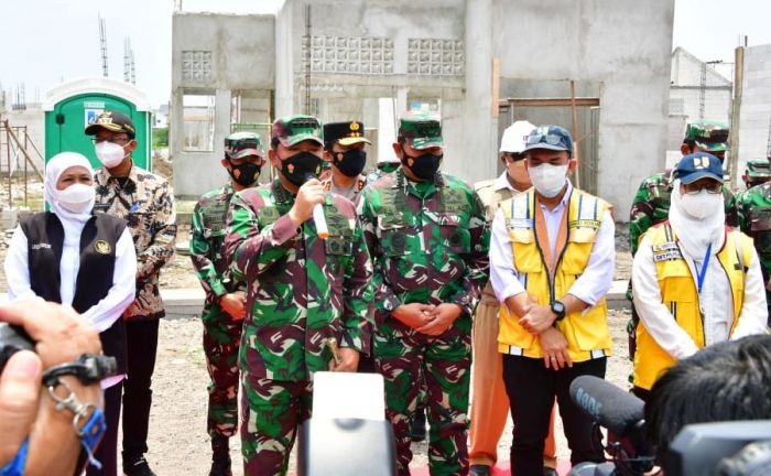 Panglima TNI dan Gubernur Jatim Serahkan 53 Unit Rumah untuk Ahli Waris Nanggala 402 di Sidoarjo Panglima TNI dan Gubernur Jatim Serahkan 53 Unit Rumah untuk Ahli Waris Nanggala 402 di Sidoarjo