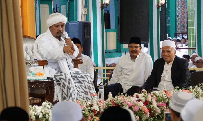 Ratusan Ribu Jemaah Hadiri Haul ke-42 KH. Abdul Hamid di Kota Pasuruan Ratusan Ribu Jemaah Hadiri Haul ke-42 KH. Abdul Hamid di Kota Pasuruan
