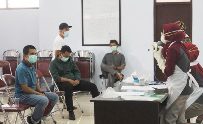 Hasil Pemeriksaan Rombongan Studi Banding Disparbud Kota Blitar: 24 Dinyatakan ODR, 1 ODP Hasil Pemeriksaan Rombongan Studi Banding Disparbud Kota Blitar: 24 Dinyatakan ODR, 1 ODP