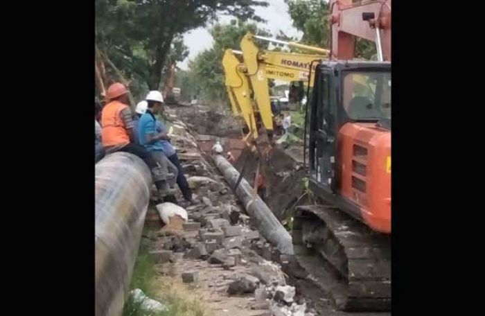 Tak Bisa Dilewati, Pengendara Keluhkan Proyek Pipa Gas di Jalan Kedanyang Tak Bisa Dilewati, Pengendara Keluhkan Proyek Pipa Gas di Jalan Kedanyang