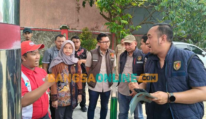 Sidak Dua SPBU di Kediri, Polisi Pastikan Pertalite Tak Tercampur Zat Asing Sidak Dua SPBU di Kediri, Polisi Pastikan Pertalite Tak Tercampur Zat Asing