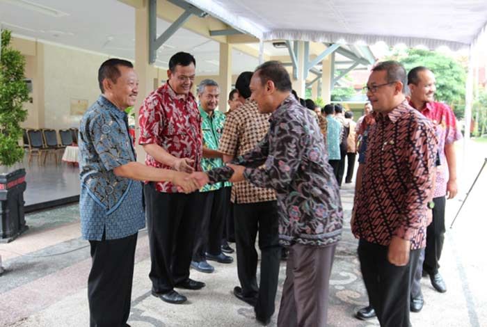 Hari Pertama Masuk Langsung Gelar Apel dan Halalbihalal Hari Pertama Masuk Langsung Gelar Apel dan Halalbihalal