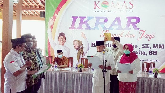 Sumpah di Bawah Quran, Paslon Sugiri Sancoko-Lisdyarita Janji Jalankan Amanah Umat Sumpah di Bawah Quran, Paslon Sugiri Sancoko-Lisdyarita Janji Jalankan Amanah Umat