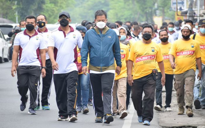 Gandeng Wartawan, Polresta Sidoarjo Jalan Sehat Sambil Bangkitkan Perekonomian Gandeng Wartawan, Polresta Sidoarjo Jalan Sehat Sambil Bangkitkan Perekonomian