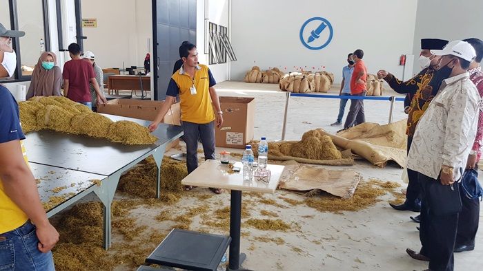 Disidak Dewan, Tiga Gudang Tembakau Kompak Ngaku Sudah Lama Buka Disidak Dewan, Tiga Gudang Tembakau Kompak Ngaku Sudah Lama Buka