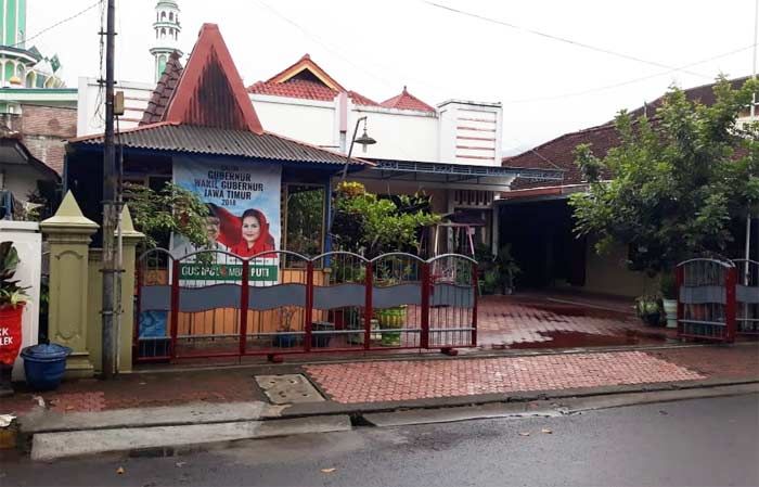 Mantan Bupati Trenggalek Tak Indahkan Peringatan Penurunan APK Kampanye Pada Hari Tenang Mantan Bupati Trenggalek Tak Indahkan Peringatan Penurunan APK Kampanye Pada Hari Tenang