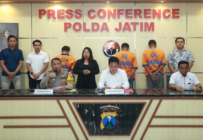 Polda Jatim Ungkap Kronologi Carok Maut yang Tewaskan Salah Satu Tim Paslon Pilbup Sampang Polda Jatim Ungkap Kronologi Carok Maut yang Tewaskan Salah Satu Tim Paslon Pilbup Sampang