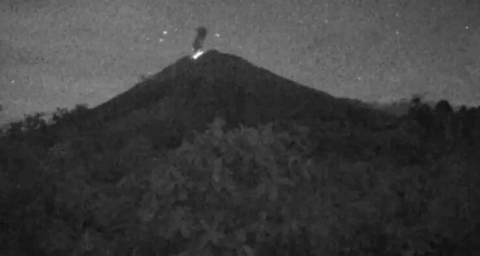 Gunung Semeru Erupsi, Abu Vulkanik 600 Meter
