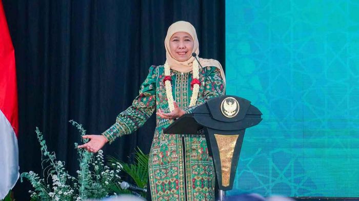 Gubernur Khofifah Ajak Pelajar Teladani Perjuangan KH Masjkur dan KH Tholchah Hasan Gubernur Khofifah Ajak Pelajar Teladani Perjuangan KH Masjkur dan KH Tholchah Hasan