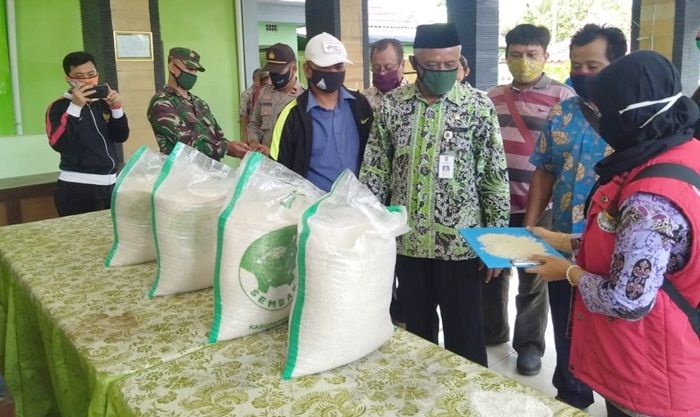 Kualitas Beras BPNT di Parengan Tuban Dinilai Bagus dan Sesuai Standar Kualitas Beras BPNT di Parengan Tuban Dinilai Bagus dan Sesuai Standar