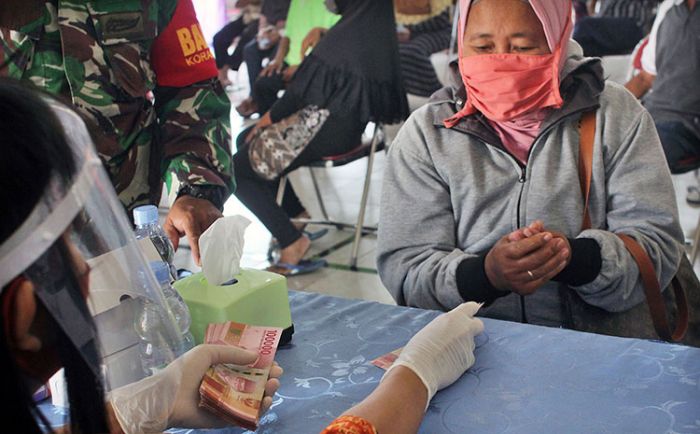 5.000 KK Kota Kediri Terdampak Covid-19 Terima JPS Bulan Juni 5.000 KK Kota Kediri Terdampak Covid-19 Terima JPS Bulan Juni