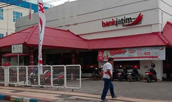 Nasabah Bank Jatim di Pamekasan Kehilangan Saldo Belasan Juta Rupiah, Dewan Bilang Begini Nasabah Bank Jatim di Pamekasan Kehilangan Saldo Belasan Juta Rupiah, Dewan Bilang Begini