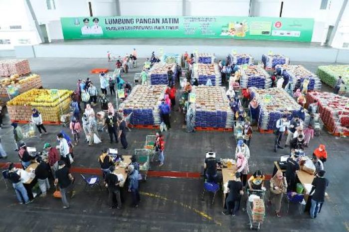 Mulai Besok Selama 17 Hari, Khofifah Gratiskan Paket Sembako untuk 75 Pembeli Pertama Lumbung Pangan Mulai Besok Selama 17 Hari, Khofifah Gratiskan Paket Sembako untuk 75 Pembeli Pertama Lumbung Pangan