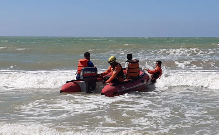 Cuci Daging Kurban di Pantai, Santri Asal Tuban Hilang Terseret Arus Ombak Cuci Daging Kurban di Pantai, Santri Asal Tuban Hilang Terseret Arus Ombak
