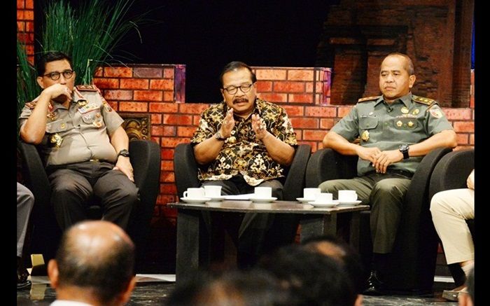Jelang Hari Buruh, Pakde Karwo Ajak Buruh dan Pengusaha Jaga Kekompakan