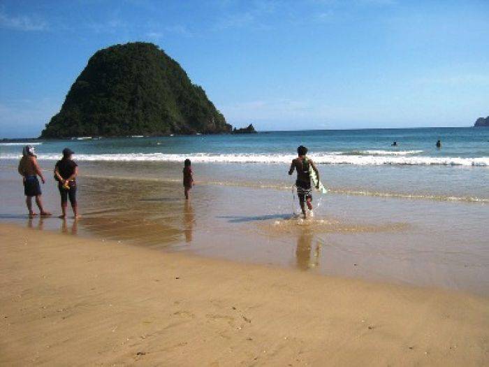 Pulau Merah Banyuwangi, Pantainya masih Asri Pulau Merah Banyuwangi, Pantainya masih Asri
