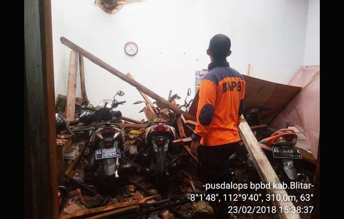 Hujan Disertai Angin Landa Bondosewu Blitar, 2 Orang Terluka Hujan Disertai Angin Landa Bondosewu Blitar, 2 Orang Terluka