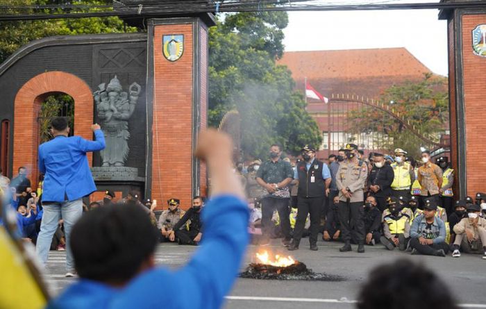 Didemo Mahasiswa, Bupati Kediri Buat Surat Sampaikan Tuntutan Massa ke Pemerintah Pusat