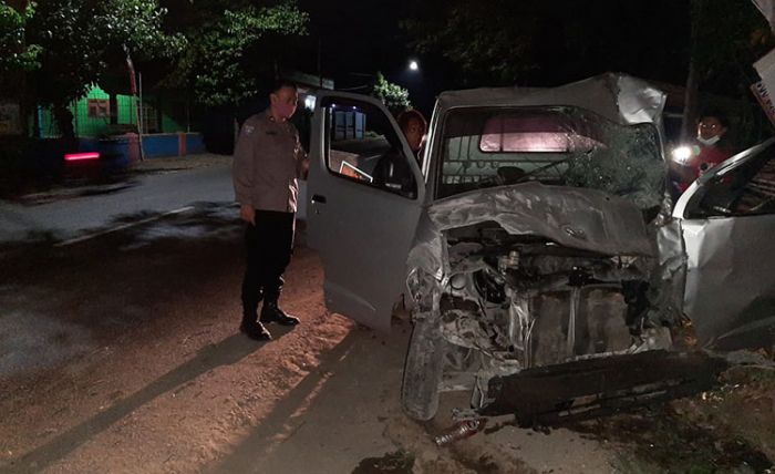 Salip Honda Brio, GranMax Hantam Warung di Kediri, Satu Orang Meninggal Salip Honda Brio, GranMax Hantam Warung di Kediri, Satu Orang Meninggal