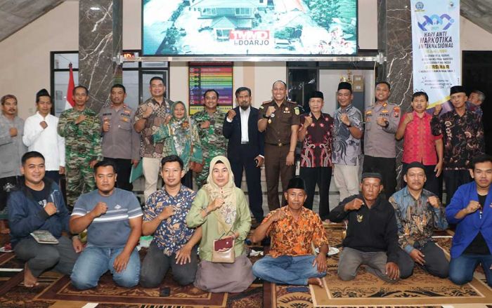 Kuatkan Sinergi TNI dan Masyarakat, TMMD Sidoarjo Gelar Cangkrukan Bela Negara Kuatkan Sinergi TNI dan Masyarakat, TMMD Sidoarjo Gelar Cangkrukan Bela Negara