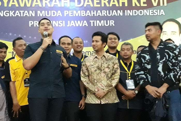 Didaulat Jadi Anggota AMPI Jatim, Emil Ajak Generasi Milenial Berjuang Bersama Didaulat Jadi Anggota AMPI Jatim, Emil Ajak Generasi Milenial Berjuang Bersama