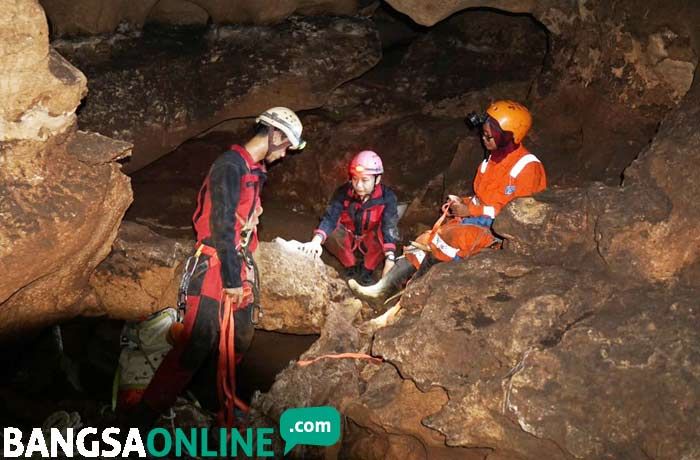 Indahnya Gua Temu Giring di Singgahan, Terdapat Air Terjun dan Aliran Sungai Indahnya Gua Temu Giring di Singgahan, Terdapat Air Terjun dan Aliran Sungai