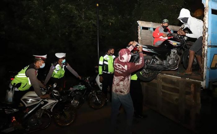 Kapolres Minta Orang Tuanya Jemput, 84 Pemotor Diamankan dalam Balap Liar Lengkong-Trowulan Kapolres Minta Orang Tuanya Jemput, 84 Pemotor Diamankan dalam Balap Liar Lengkong-Trowulan