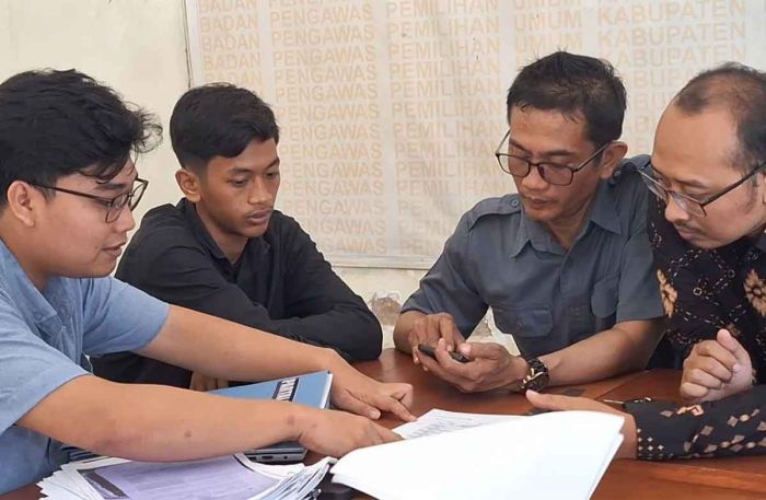 Caleg dari Demokrat Pertanyakan Tindak Lanjut Kasus di Desa Temon ke Bawaslu Kabupaten Mojokerto Caleg dari Demokrat Pertanyakan Tindak Lanjut Kasus di Desa Temon ke Bawaslu Kabupaten Mojokerto