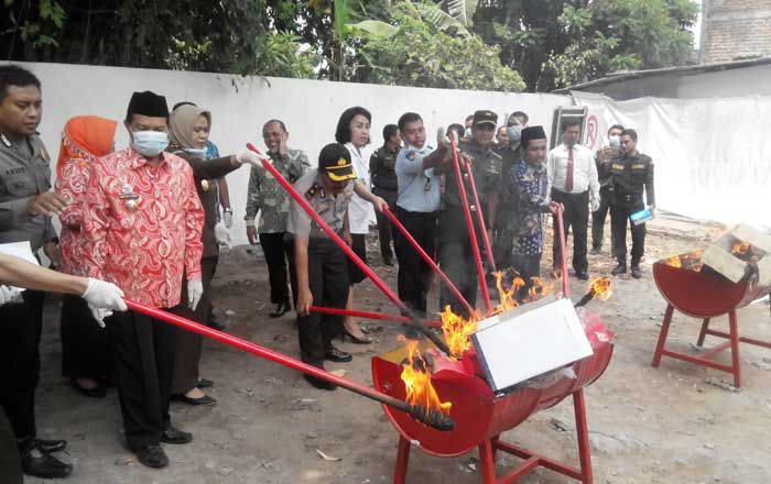 Luncurkan Gastar BB dan Saksi, Kejari Kota Mojokerto Musnahkan Sabu dan Ekstasi Luncurkan Gastar BB dan Saksi, Kejari Kota Mojokerto Musnahkan Sabu dan Ekstasi