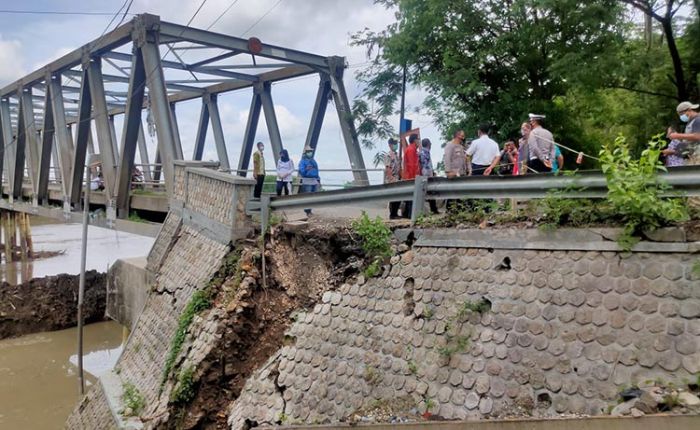Longsor, Jembatan Glendeng Penghubung Bojonegoro-Tuban Mengkhawatirkan Longsor, Jembatan Glendeng Penghubung Bojonegoro-Tuban Mengkhawatirkan